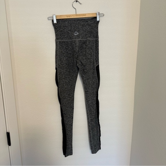 Beyond Yoga Classic Spacedye Mesh Side Panel Leggings Gray Size XS Women’s - Picture 8 of 9